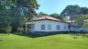 Excelente casa com 3 quartos com suíte quintal enorme gramado a 600m da praia em Saquarema muito espaço e privacidade total
